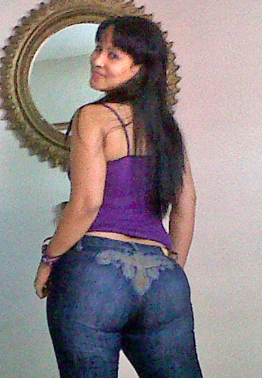 Date this foxy Dominican Republic girl Ivelisse from Santo Domingo DO8430