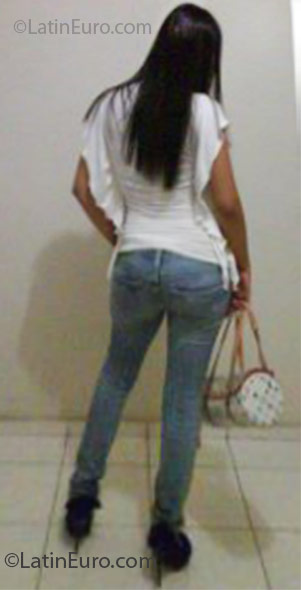 Date this hard body Dominican Republic girl Naioby from Santiago DO8473