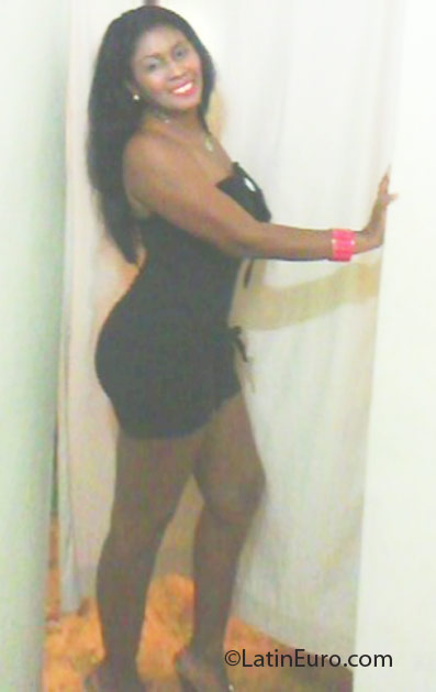 Date this foxy Dominican Republic girl Ana from Santo Domingo DO8476