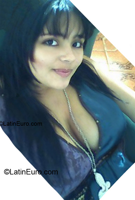 Date this nice looking Brazil girl Cassia from Goiania BR5900