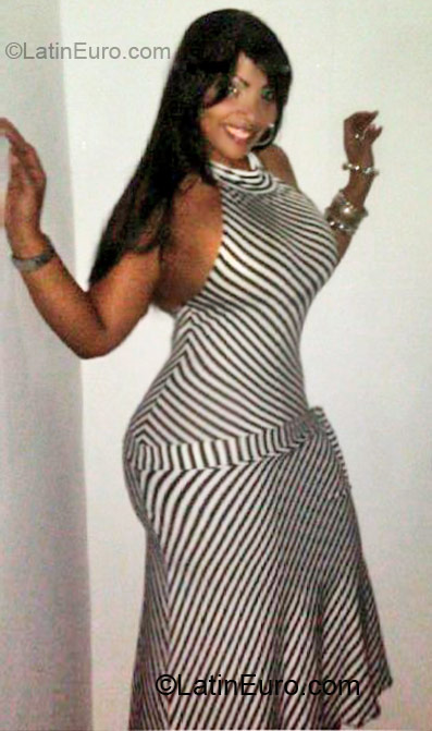 Date this good-looking Dominican Republic girl Wendy from Santo Domingo DO8608