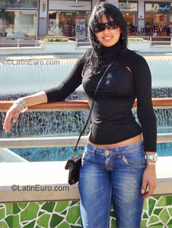 Date this happy Brazil girl Lorraine from Sao Paulo BR5946