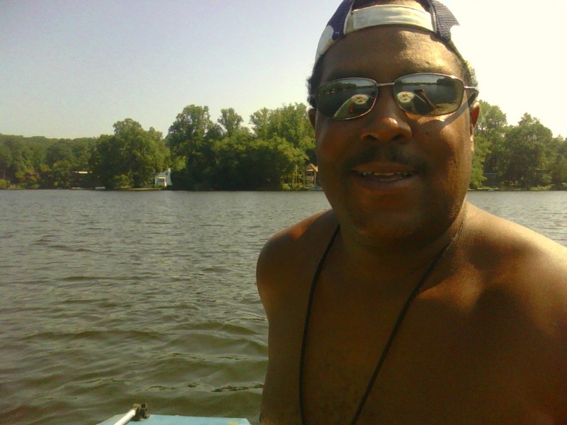 Date this tall United States man Bobby from Falls Church US11136