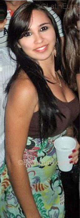 Date this sensual Brazil girl Laicy from Uberlandia BR6017