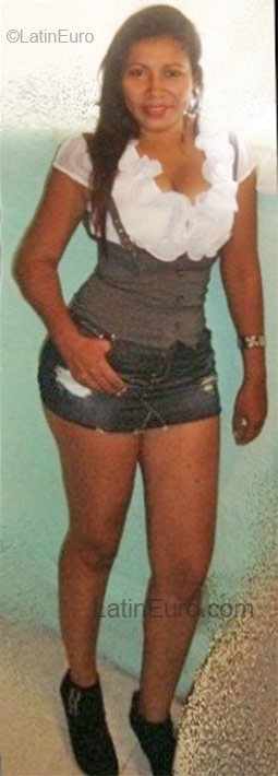 Date this good-looking Colombia girl Maria del Carmen from Cali CO16940