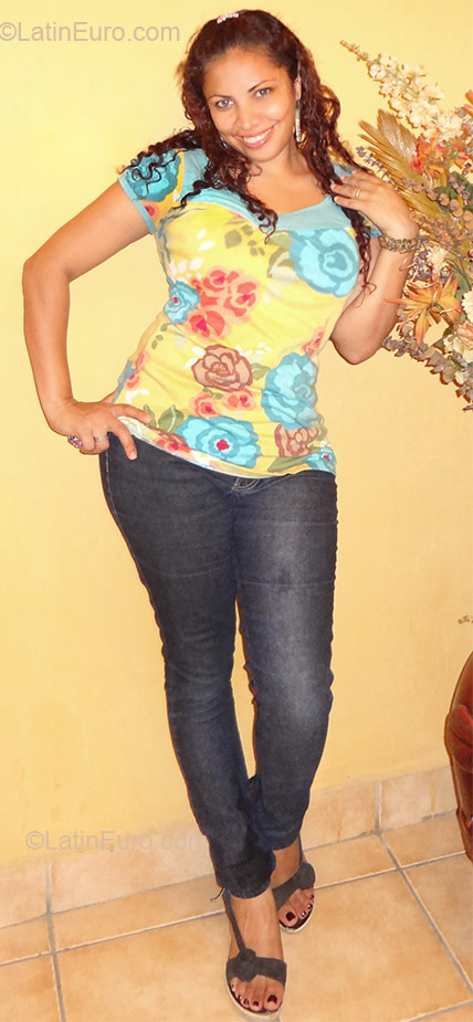 Date this foxy Honduras girl Sarvia from Villanueva HN392