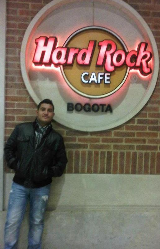 Date this nice looking Colombia man Rafael david from Paris CO7897