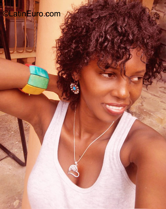 Date this happy Dominican Republic girl Yoselyn from Santo Domingo DO9388