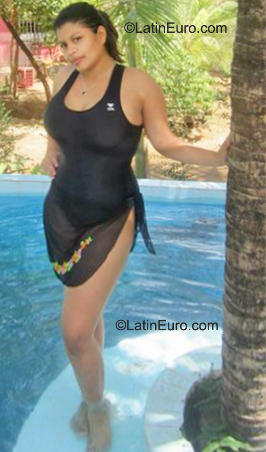 Date this nice looking Nicaragua girl Tania from Managua NI47