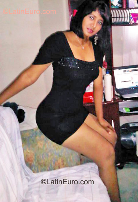 Date this pretty Honduras girl Jossy from La Lima,cortes HN440