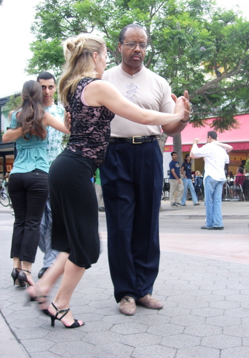 Date this athletic United States man Sam from Los Angeles US11525