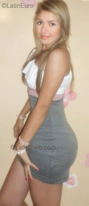 Date this cute Colombia girl Eika from Bucaramanga CO8259