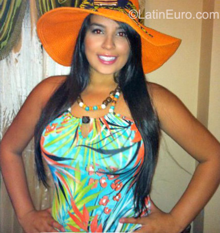 Date this athletic Colombia girl Saragu_23 from Medellin CO8268