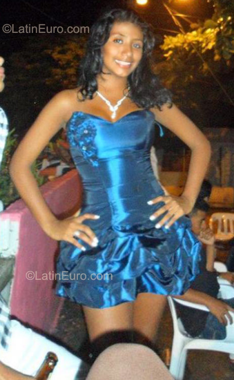 Date this voluptuous Colombia girl Karen from Cartagena CO8275
