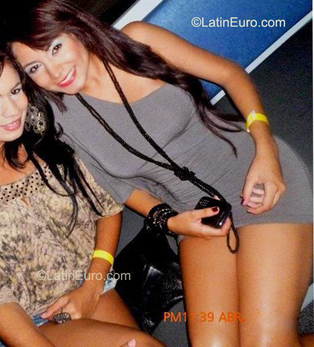 Date this attractive Colombia girl Vanessa from Cartagena CO8281