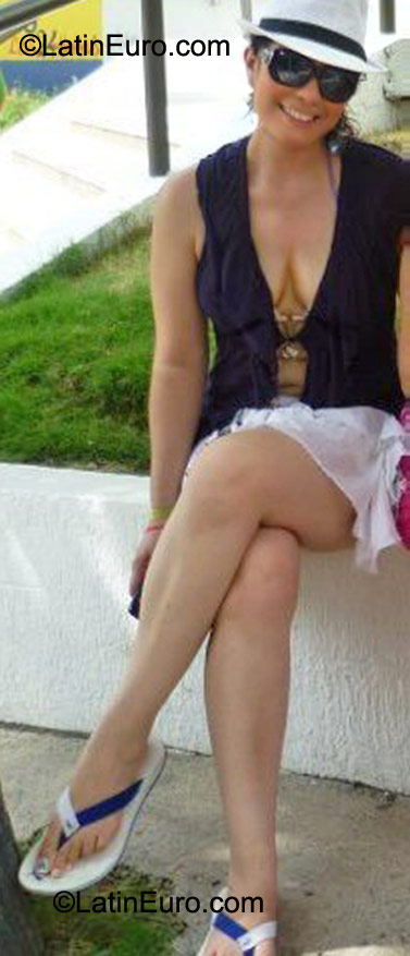Date this happy Colombia girl Diana from Bucaramanga CO8346