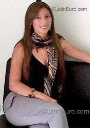 Date this happy Colombia girl Maia from Armenia CO8291