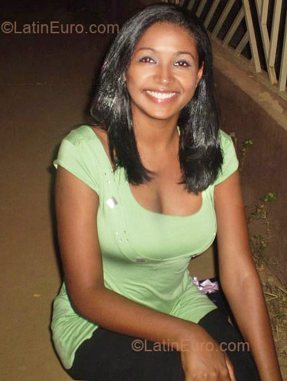 Date this nice looking Brazil girl Cristiane from Sao Paulo BR6108