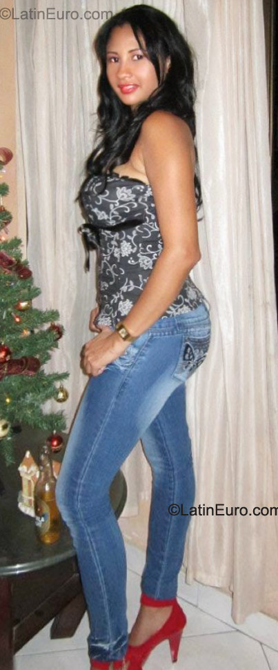 Date this stunning Colombia girl Bery from Cartagena CO9451