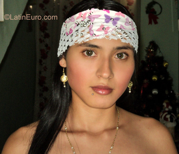 Date this foxy Colombia girl Amparito from Pereira CO8402