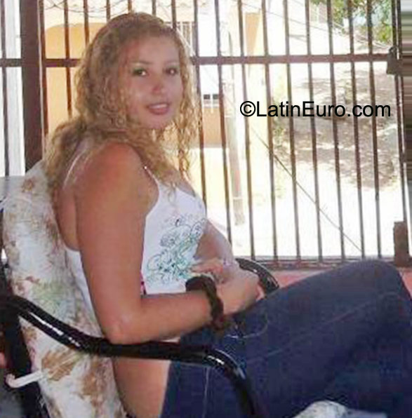 Date this young Colombia girl Ingridk from Cali CO8433