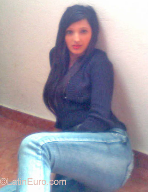 Date this charming Costa Rica girl Brujisexy from Costa Rica CR140