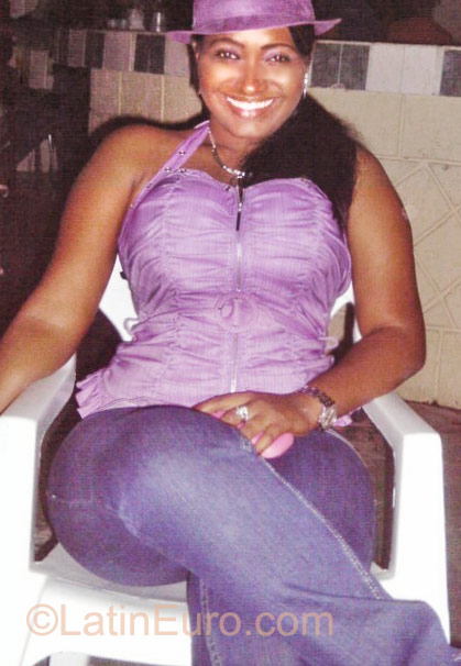 Date this happy Dominican Republic girl Feliana from Santo Domingo DO9797