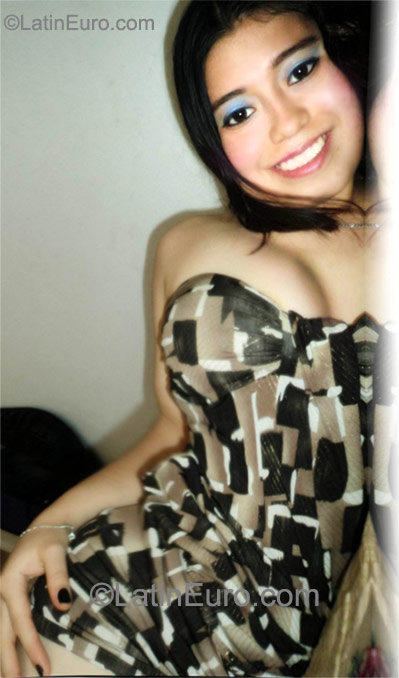 Date this delightful Colombia girl Alejandra from Cali CO8532