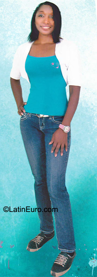 Date this attractive Colombia girl Carmen from Cali CO21158