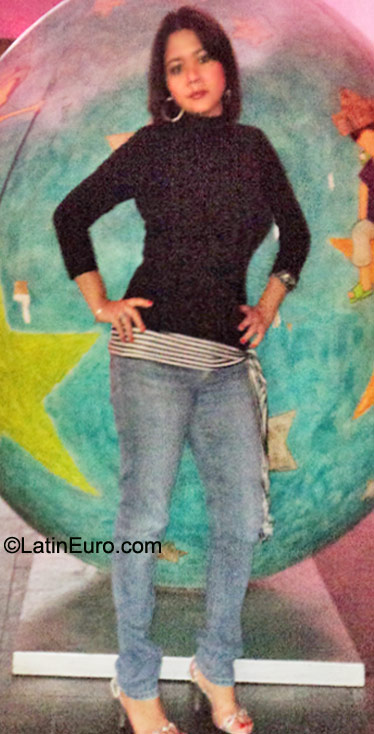 Date this gorgeous El Salvador girl Mercedes from San Salvador SV25
