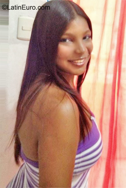 Date this stunning Dominican Republic girl Jerardy from La Vega DO9842