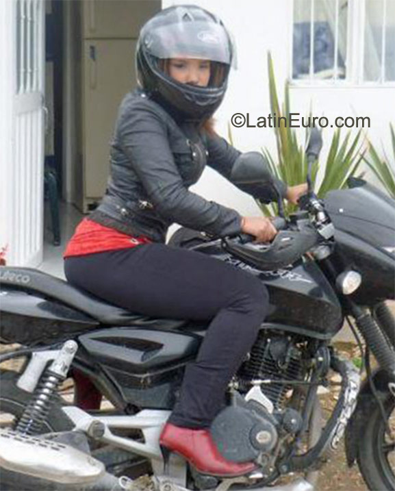 Date this hot Colombia girl Vanessa from Bogota CO8606