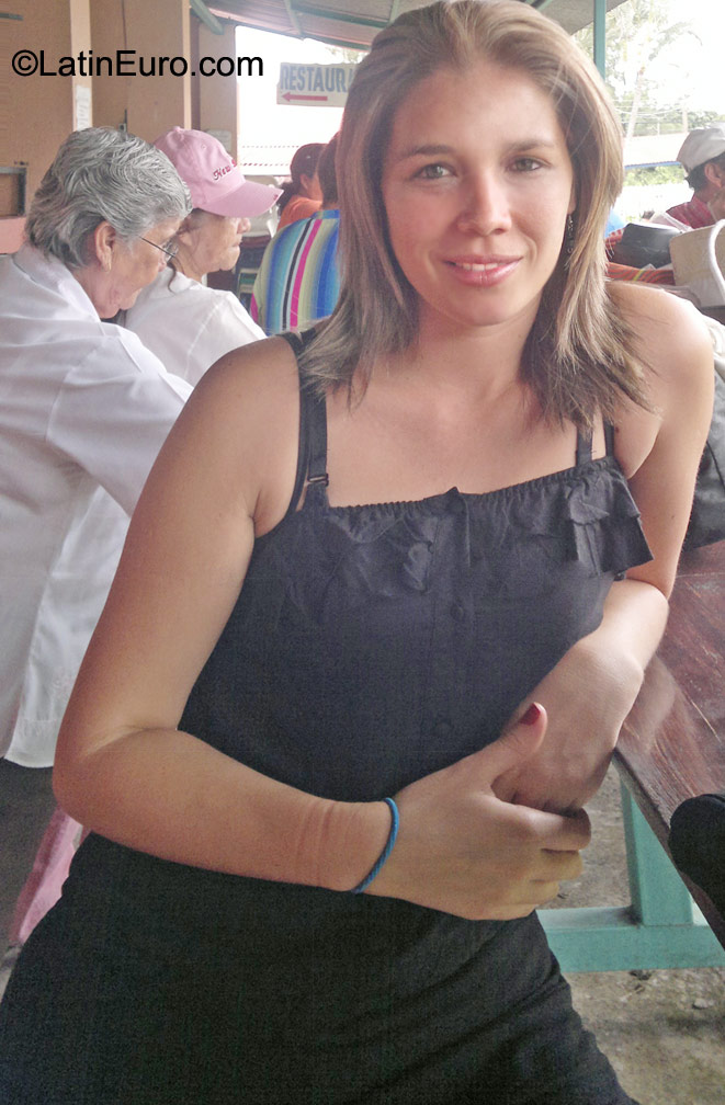Date this hot Costa Rica girl Gloriana from San Jose CR139