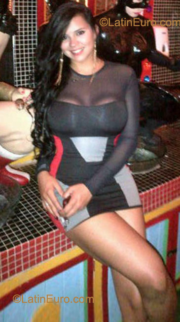 Date this foxy Colombia girl Lina1985 from Medellin CO9385