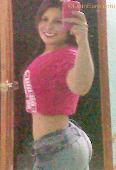 Date this attractive Colombia girl Blanca from Bucaramanga CO8677
