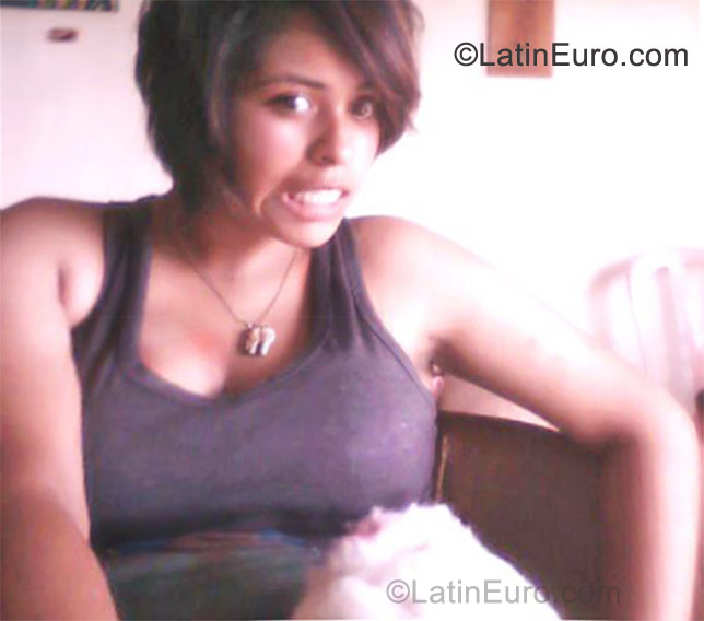 Date this foxy Colombia girl Adelinda from Cali CO8705