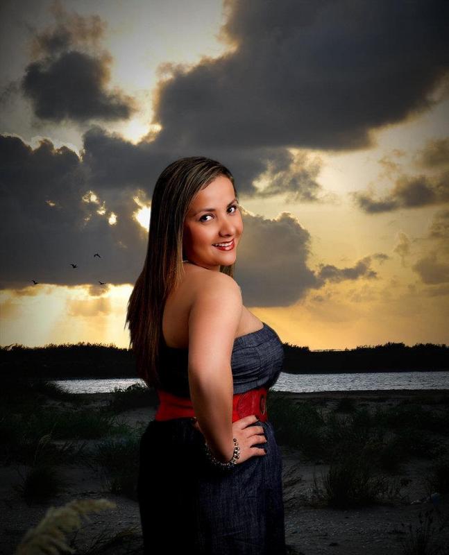 Date this athletic Burundi girl Sofia from Bogota CO8769
