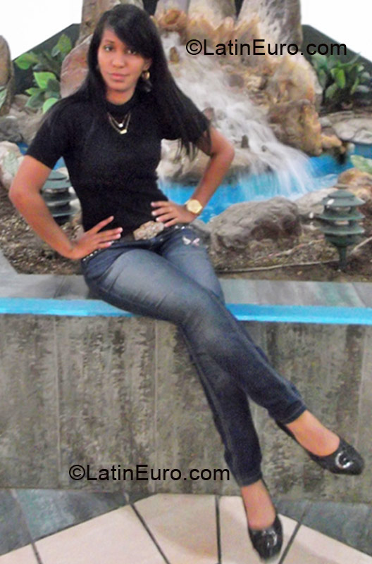 Date this hot Dominican Republic girl Caro from Santo Domingo DO10012