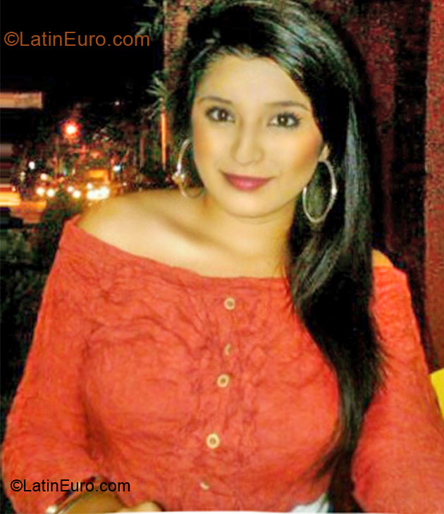 Date this tall Colombia girl Gabriela from Bucaramanga CO8859