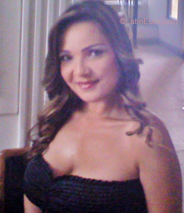 Date this delightful Colombia girl Iris from Cucuta CO8904