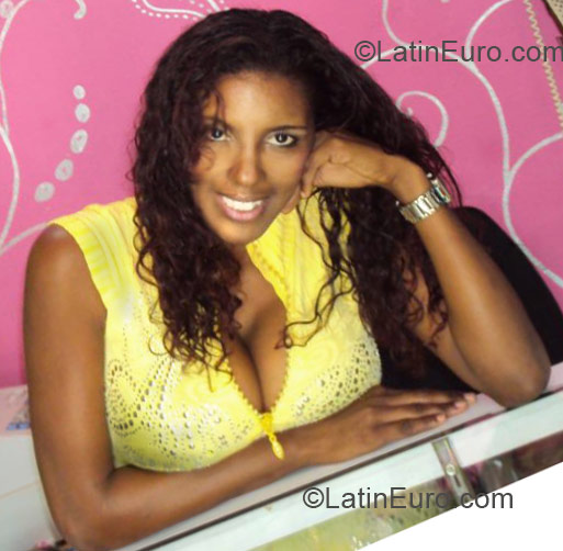 Date this nice looking Dominican Republic girl Massiel from Santiago DO10073