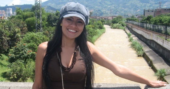 Date this happy Colombia girl Patricia from Medellin CO8960
