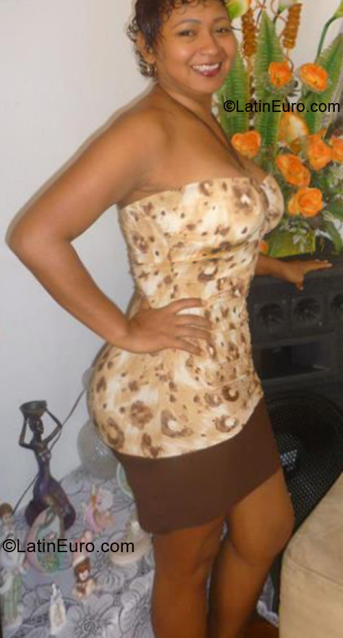 Date this attractive Colombia girl Jenny from Cali CO8965