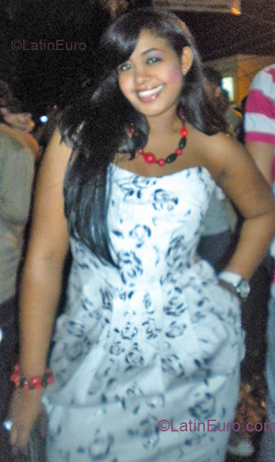 Date this happy Dominican Republic girl Lais from Santiago DO10089