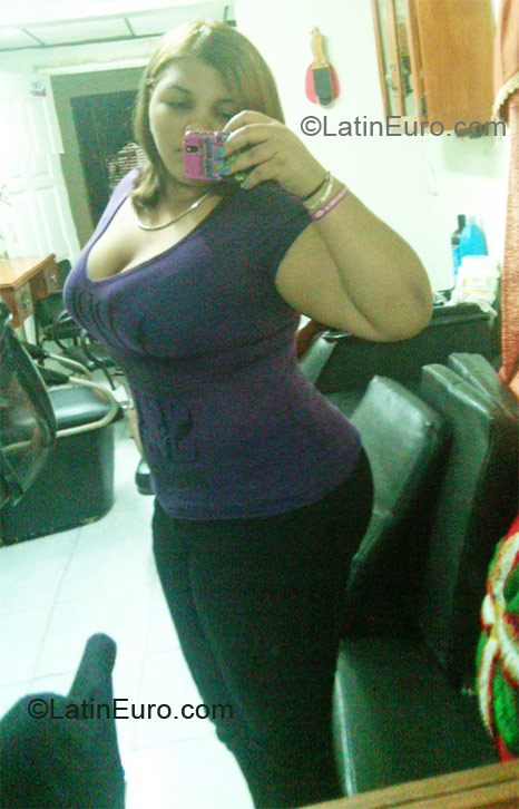 Date this exotic Dominican Republic girl Mary from Santo Domingo DO10423