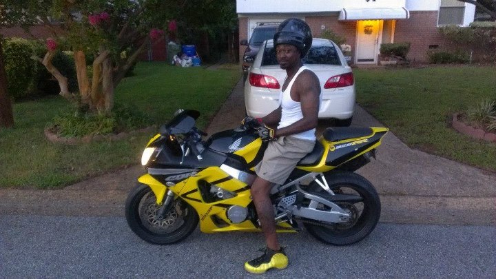 Date this hard body United States man Ali from Raleigh US12027