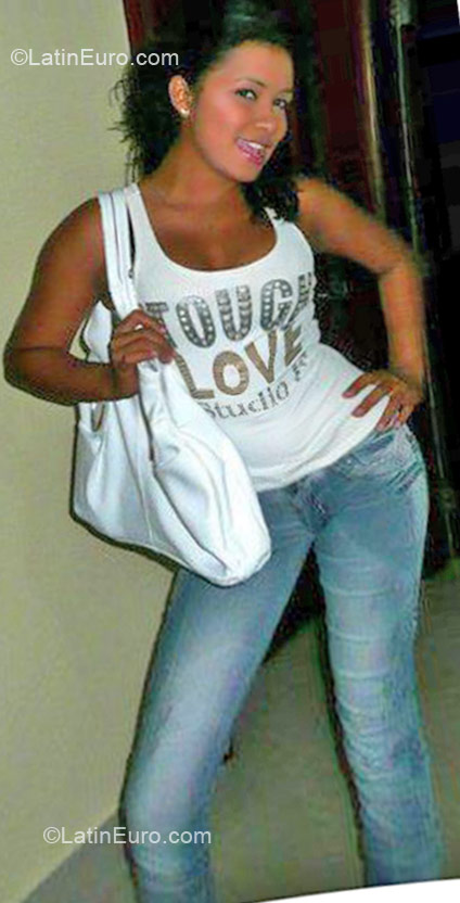 Date this stunning Colombia girl Yeraldin from Cartagena CO11212