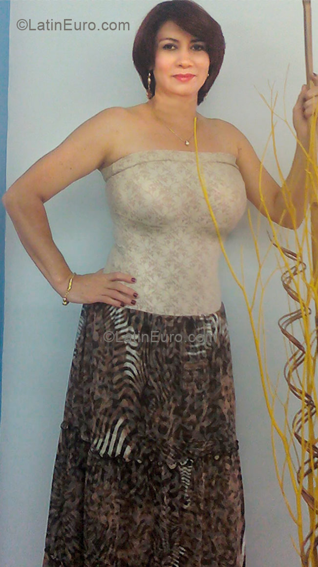 Date this lovely Colombia girl Isdader from Cali CO9042