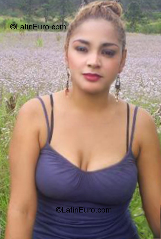 Date this beautiful Honduras girl Kelyn from Tegucigalpa HN533