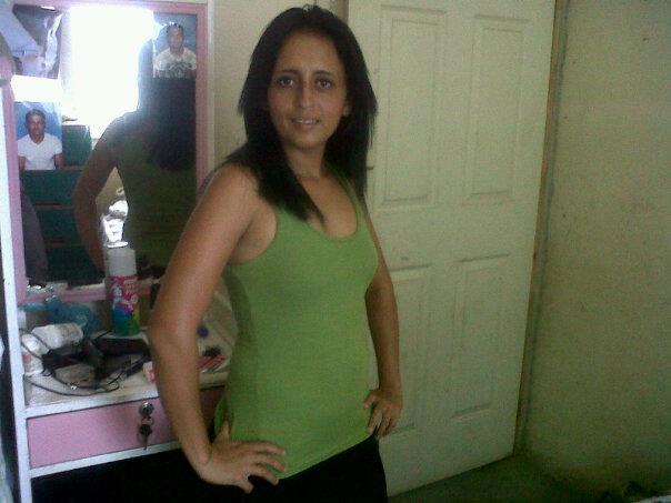 Date this nice looking Honduras girl Adalicia from tela Atlantida HN536